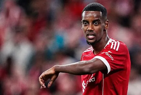 Isak's First Appearance Delivers Star Power Despite Noticeable Lack of Match Fitness