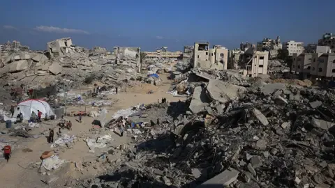 Military Armored Vehicles Push into Key Gaza City Residential District
