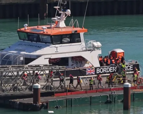 UK Ministers Insist Migrant Returns Agreement with France Goes Ahead Amid Legal Injunction