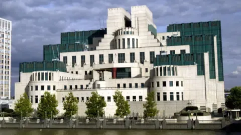 MI6 Rolls Out Dark Web Portal to Recruit Agents in the Russian Federation